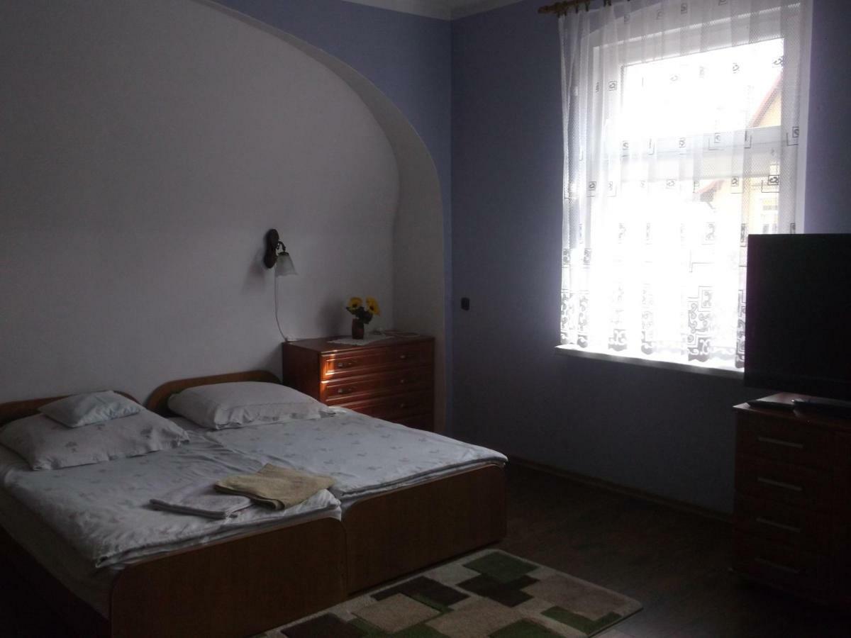 Gosciniec Iwona Hotel Glucholazy Buitenkant foto