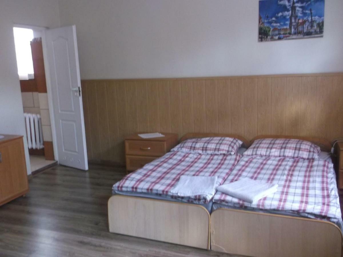 Gosciniec Iwona Hotel Glucholazy Buitenkant foto